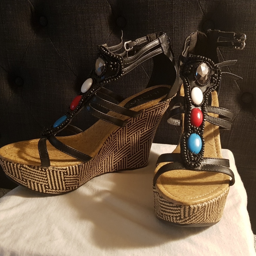 SANDALS